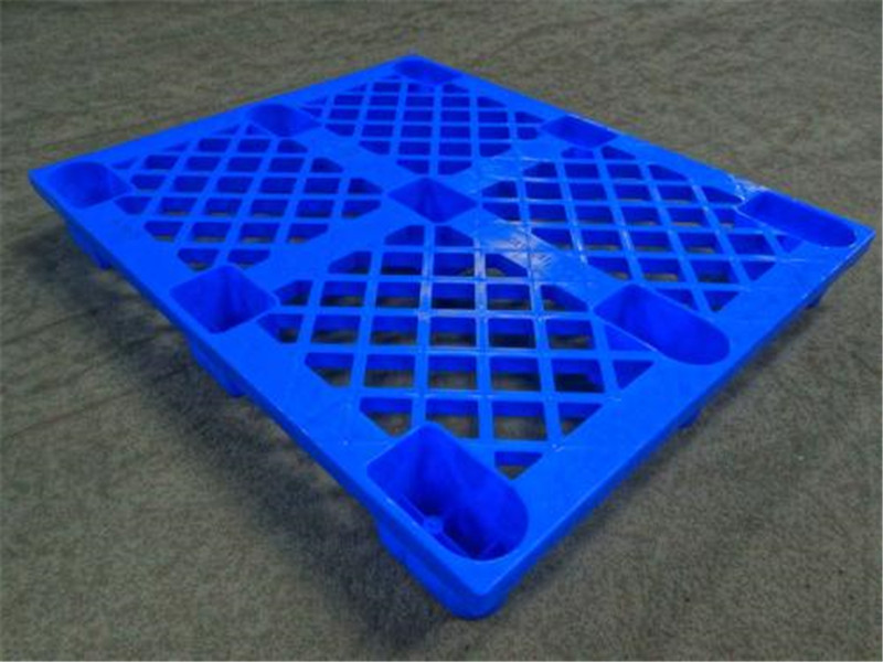 選擇塑膠卡板應(yīng)從哪幾方面入手？